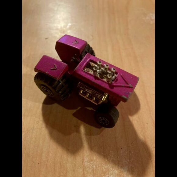 MATCHBOX LESNEY Superfast 25 Mod Tractor 1972 Purple Maltese Cross Wheel - Picture 1 of 3